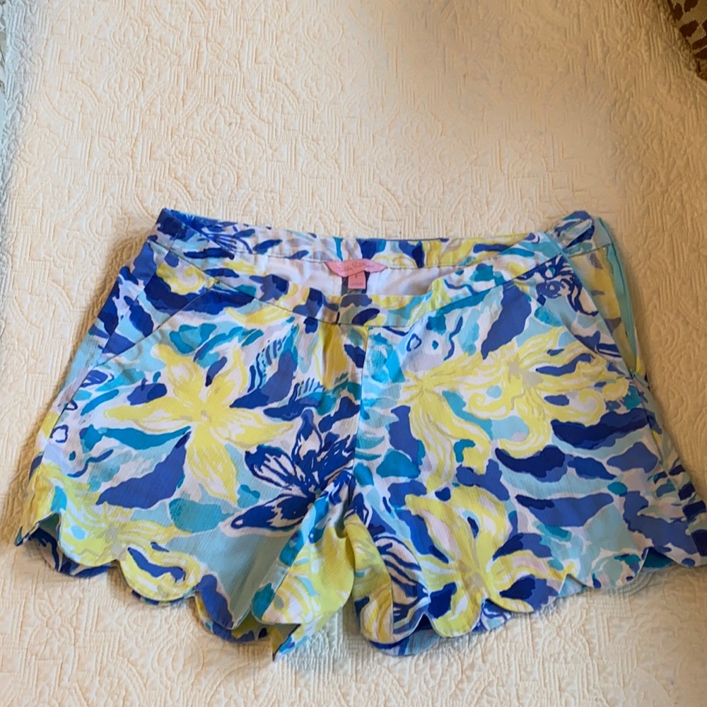 Lilly Pulitzer Scalloped Edge Side Zip Shorts